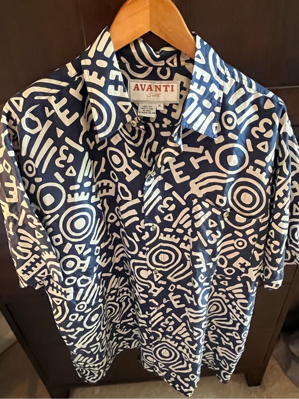 Avanti Men’s 100% Silk Navy & White Graphic Print Short Sleeve Button Up